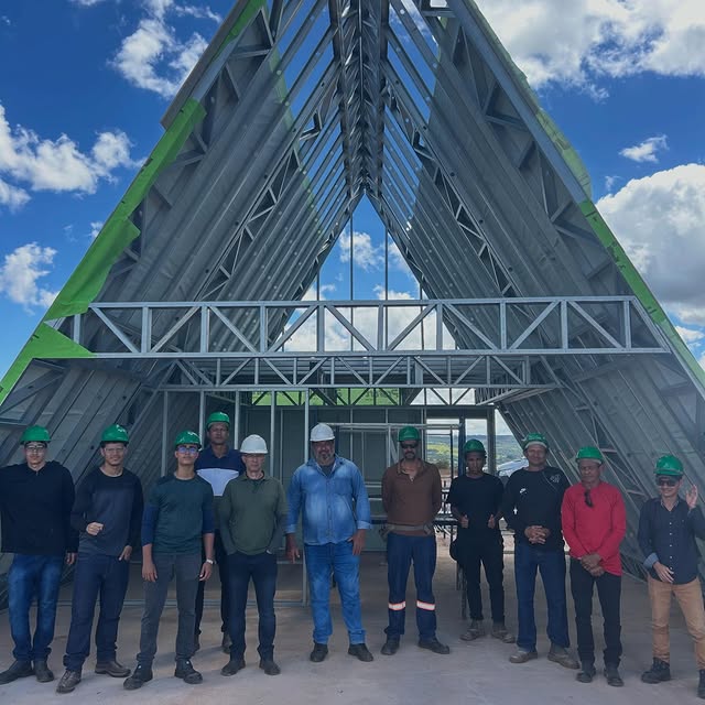 Hoje Recebemos os Alunos do SESI/ SENAI DE Anápolis.
Que Estavam atrás de conhecimento e inovação.
O motivo da Visita, foi o método construtivo o qual escolhemos e estamos executando.
Steel Frame é um dos métodos mais modernos e 4x mais rápido entre outras vantagens  que a construção alvenaria convencional. Obrigado a todos pela visita!
#steelframe #chale